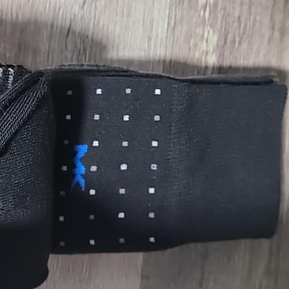 Michael Kors men's 4 pack crew socks new in package - Picture 3 of 5